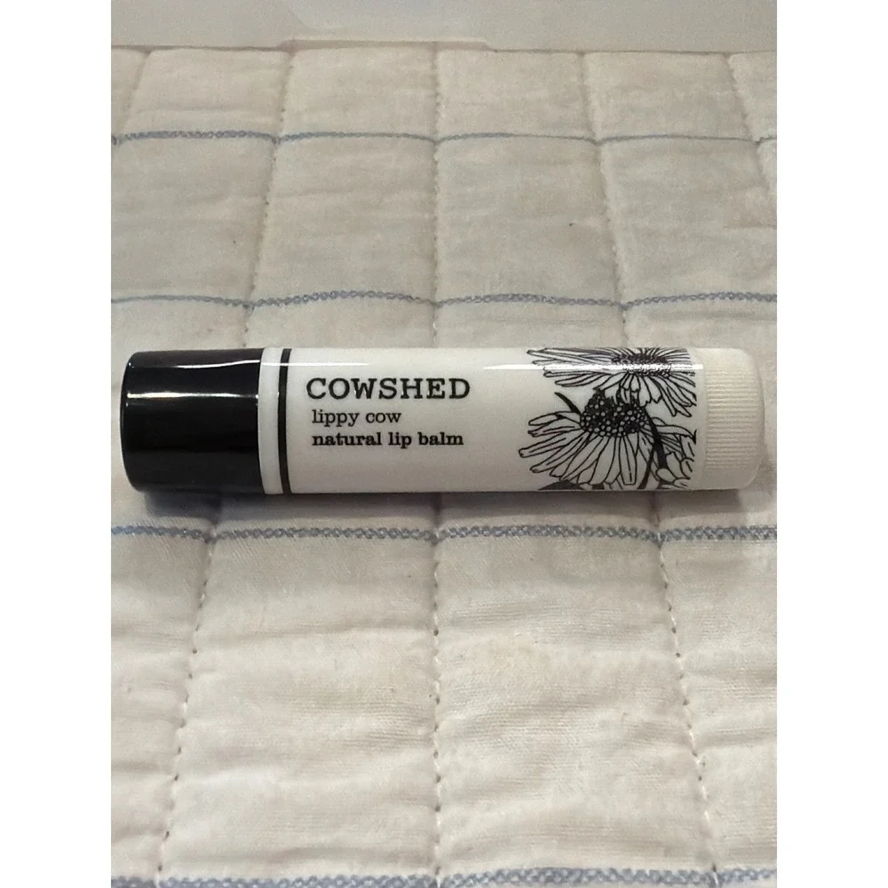Cowshed Lippy Cow Natural Lip Balm Shea Butter Soho House England 0.17oz‎ Stick